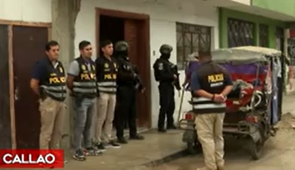 Policías y fiscales intervinieron una vivienda en el Callao para detener a un sujeto acusado de comercializar y distribuir material de pornografía infantil | Foto: Captura de video / América Noticias