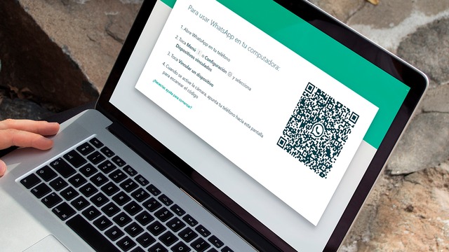 Cómo vincular tu cuenta en WhatsApp Web si la cámara del celular no funciona