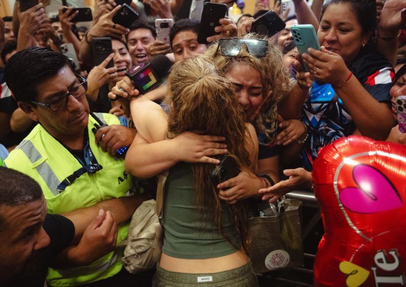 La cantante colombiana Shakira fue recibida por cientos de fans en el Aeropuerto Jorge Chávez. (Foto: Instagram)