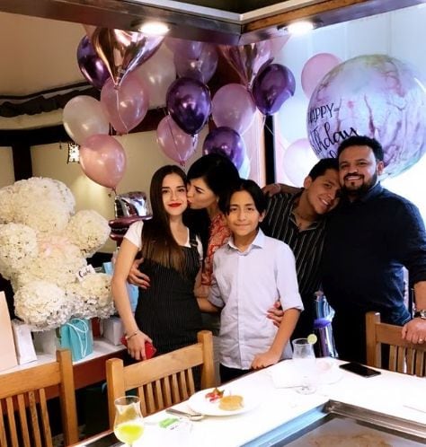 En las redes sociales de Nodal, no se aprecia a primera vista fotografías en compañía de sus padres. (Foto: Instagram)