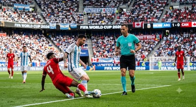 ¿Cuánto cobra un árbitro en el Mundial 2026? El sueldo base y los jugosos bonos por cada partido