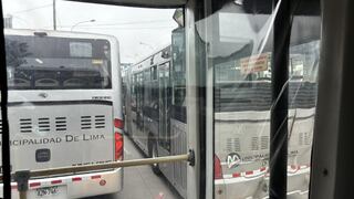 Metropolitano: Remolcan bus averiado en la estación Caquetá