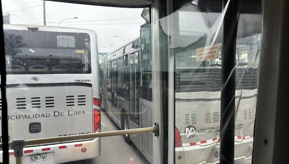 Vehículo varado generó gan caos entre los usuarios del servicio. (Foto: Redes sociales)