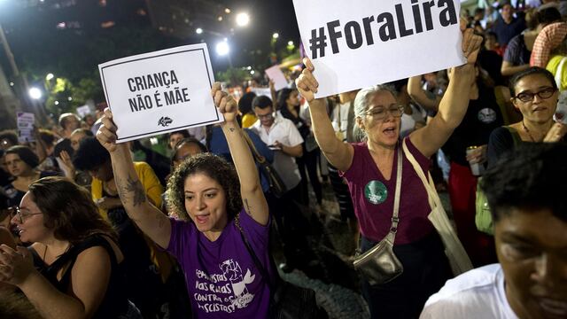 Brasil: cientos de mujeres protestan contra un proyecto que equipara el aborto a un homicidio