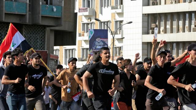 Irak: Cientos de manifestantes que irrumpieron el parlamento se retiran tras pedido de influyente clérigo Al Sadr 