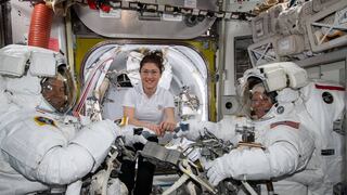 La NASA canceló la primera caminata espacial solo de mujeres por falta de trajes