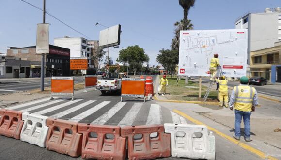 Un tramo de la avenida Óscar R. Benavides fue cerrado por las obras de construcción de la Estación Carmen de la Legua, de la Línea 2 del Metro | Foto: Violeta Ayasta / @photo.gec