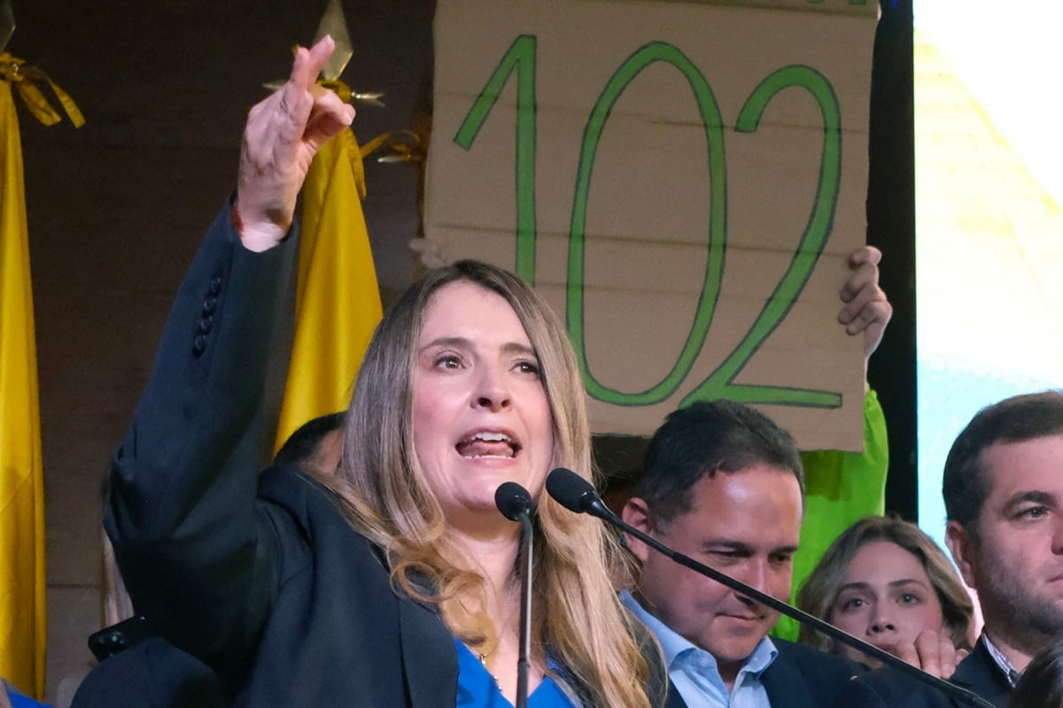 La senadora colombiana Paloma Valencia pronuncia un discurso tras ser elegida candidata presidencial por el partido Centro Democrático en Bogotá, el 15 de diciembre de 2025. (Mariano Vimos / AFP)