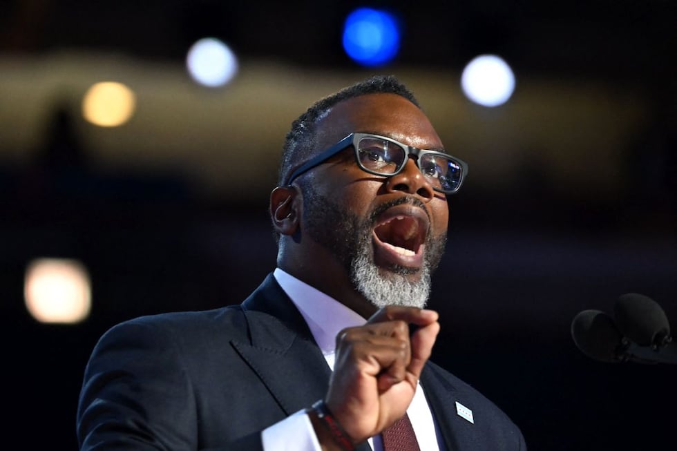 “Esta no es la primera vez que Trump intenta arrestar injustamente a un hombre negro”, afirmó el alcalde de Chicago, Brandon Johnson, ante las amenazas de Trump. (Foto: Mandel Ngan / AFP)