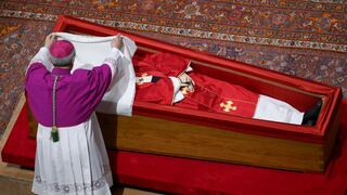 Murió el papa Francisco: ¿cómo será sepultado el Sumo Pontífice?