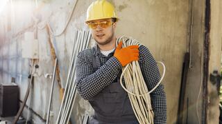 Florida aprueba ley que protege a trabajadores: ¿sabes qué son los utility workers?