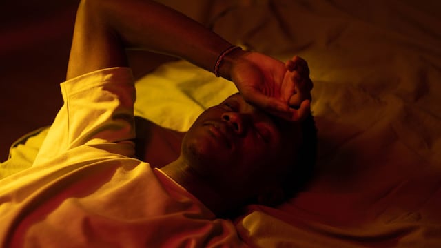La técnica que recomienda una experta en psicología para la personas que no pueden dormir porque su cerebro sobrepiensa demasiado