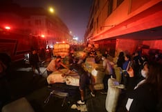 Incendio en Barrios Altos: más de 50 bomberos controlan llamas en jirón Huanta