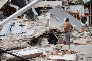 Venezuela informa del rescate de 33 personas con vida tras doble terremoto