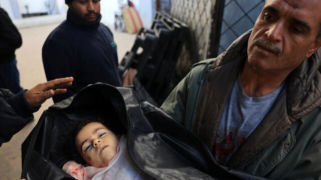Suman 27.365 los muertos en Gaza por los ataques de Israel tras otras 127 víctimas mortales en las últimas 24 horas