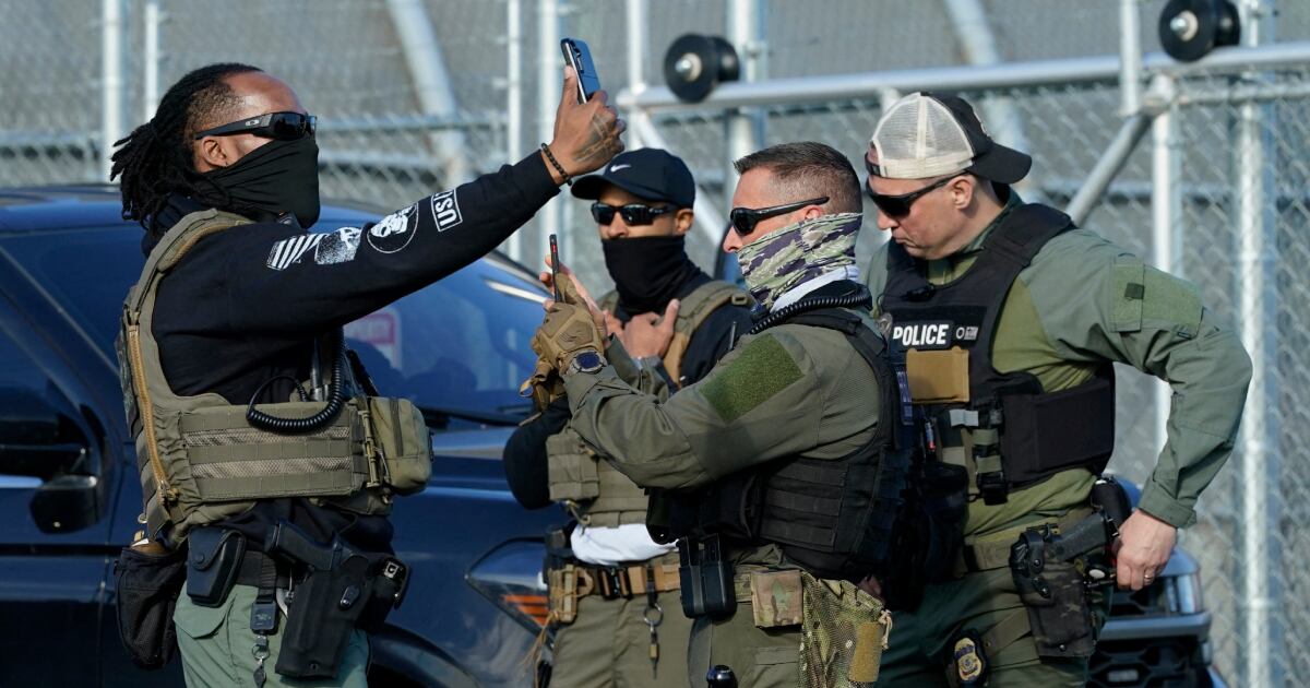 Las autoridades federales destacaron que los ataques contra agentes de inmigración han aumentado (Foto: AFP)