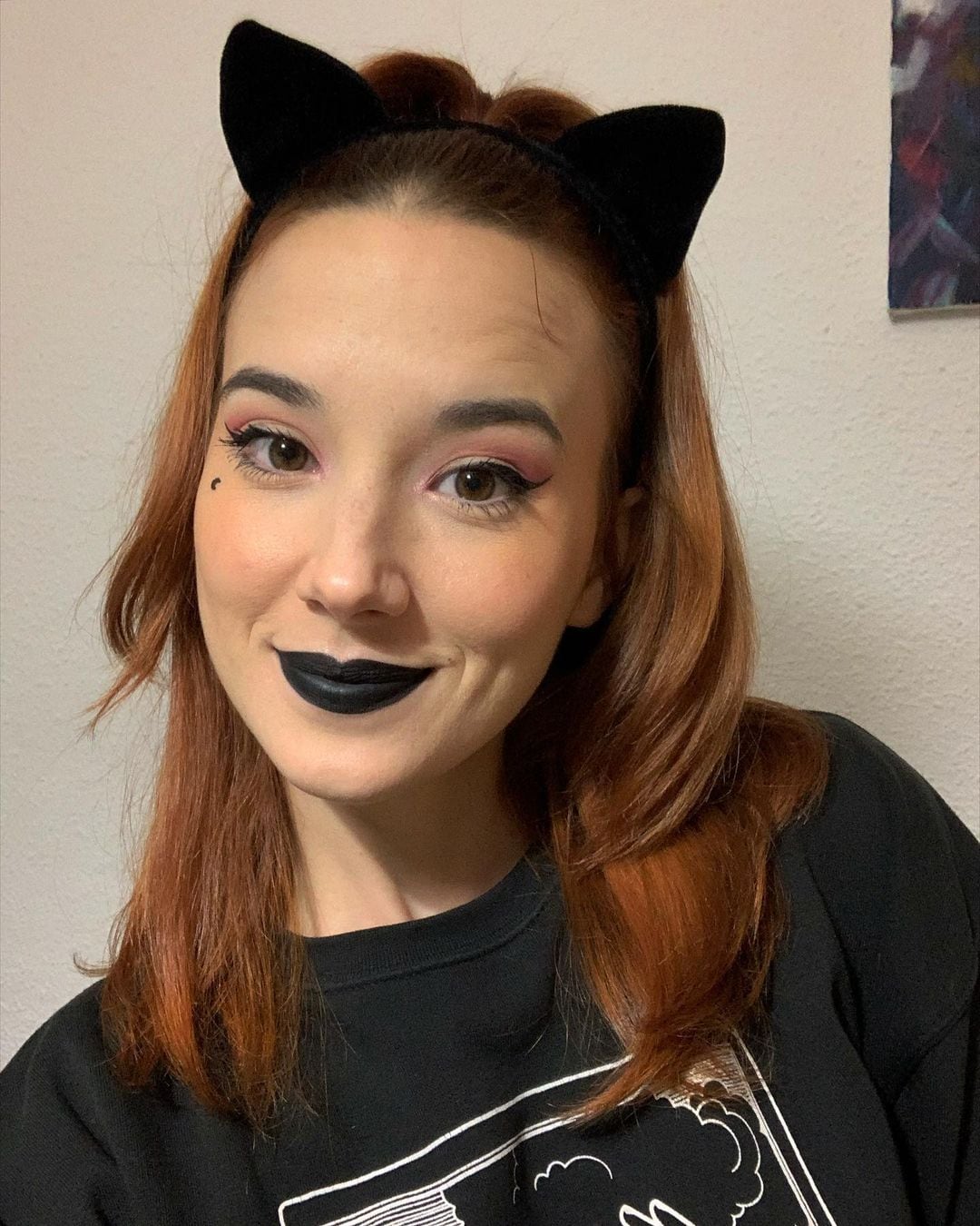 La actriz con un sencillo disfraz de gata (Foto: Aria Bedmar / Instagram)