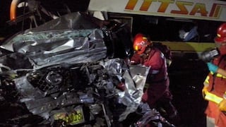 Barranca: choferes fallecieron en choque entre bus y camioneta