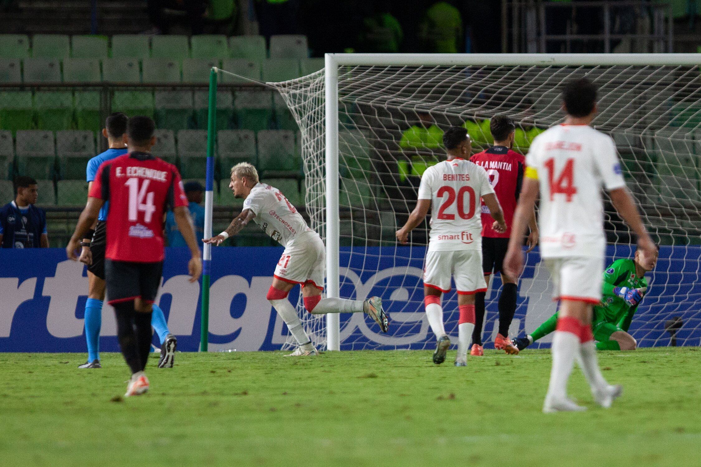 Carlos Garcés marcó dos goles en el empate del Cienciano con el Caracas FC en Venezuela. (Redes sociales)