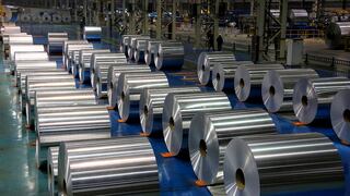 Aluminio alcanza récord por temor a que problemas logísticos afecten el suministro