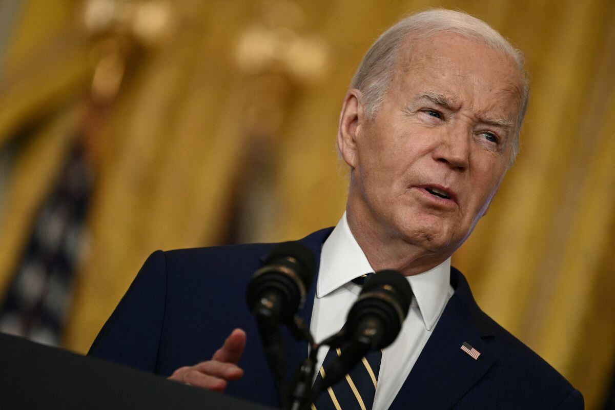 El presidente estadounidense Joe Biden habla en el Salón Este de la Casa Blanca en Washington, D, el 4 de junio de 2024 para anunciar que cerrará temporalmente la frontera entre Estados Unidos y México a los solicitantes de asilo cada vez que aumenten los cruces de inmigrantes ilegales (Foto: Brendan Smialowski / AFP)