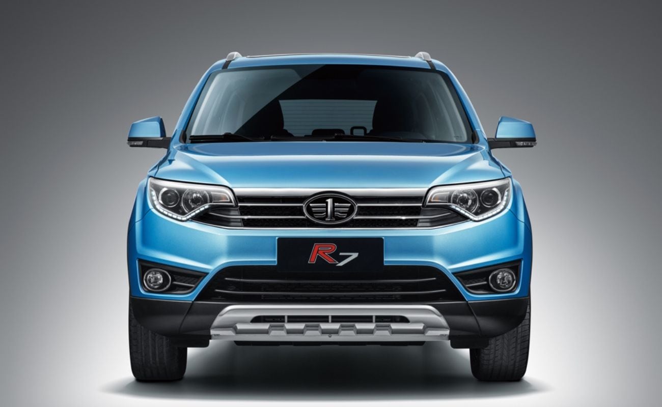 El Faw R7 utiliza unas llantas de aleación R17 215/55, frenos de disco en las 4 ruedas, luces antiniebla delanteras y traseras, además faros halógenos. (Foto: Ambacar)