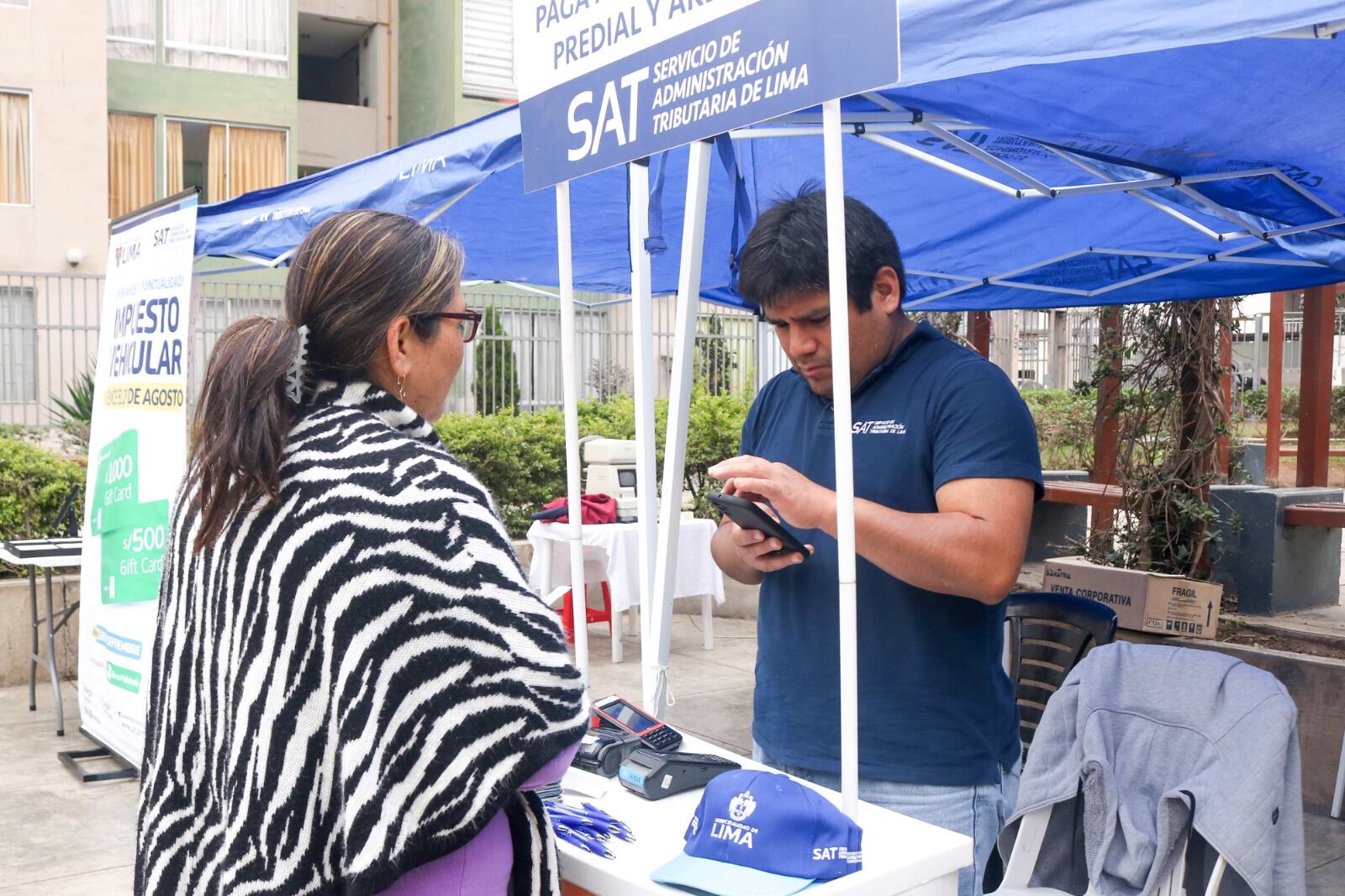 El SAT de Lima facilita el pago de los impuestos a residentes de condominios.