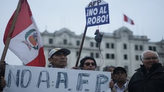 Protestaron contra aporte obligatorio a las AFP y ONP [Fotos]