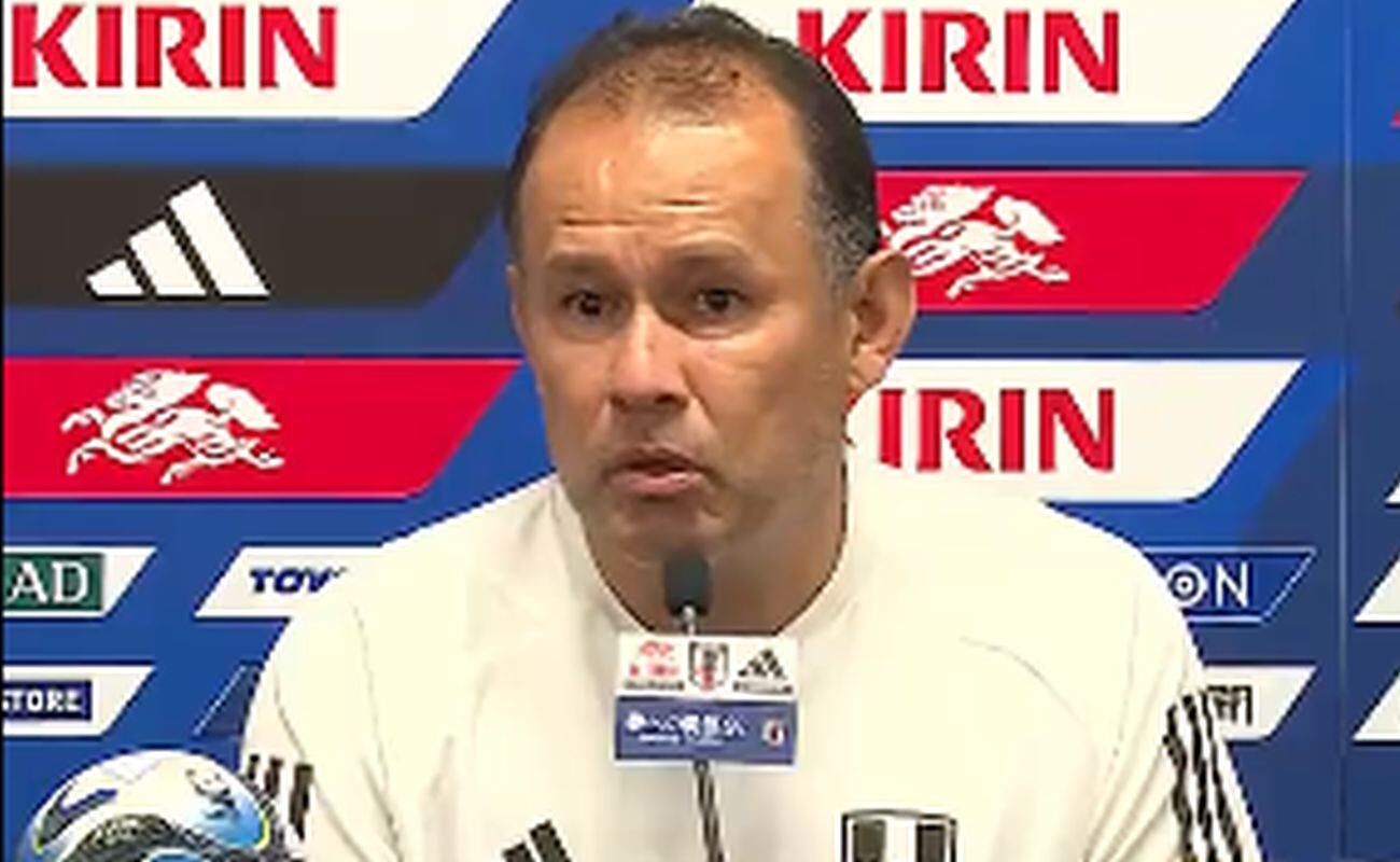 Juan Reynoso aplaude gesto de Lapadula con Guerrero por la 9 de Perú vs Japón | Foto: captura