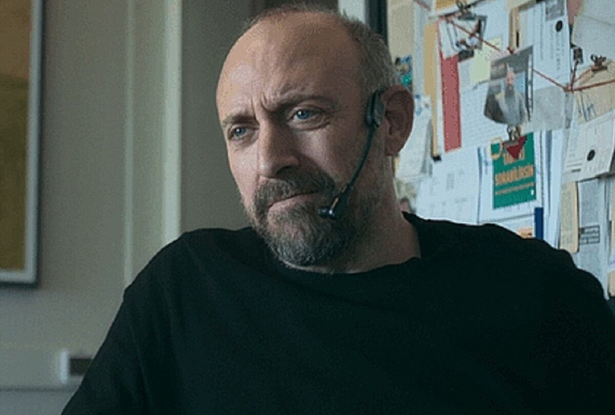 Halit Ergenç da vida a Cem, un hombre que perdió la fe en el amor, en la serie turca "Lovers Anonymous" (Foto: Netflix)