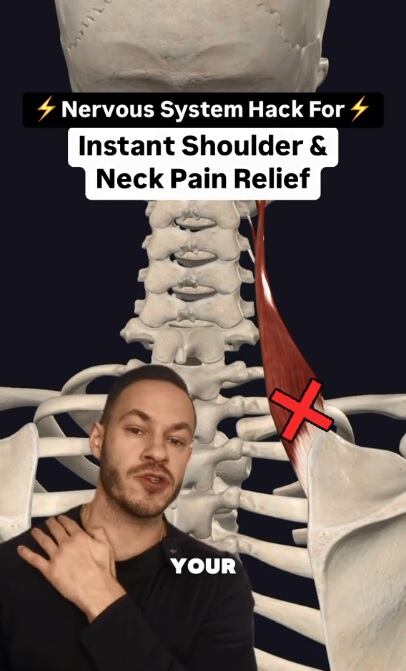 La técnica consiste en presionar un punto sensible del omóplato y mantener la posición mientras se respira profundamente. (Foto: @btosteopathy)