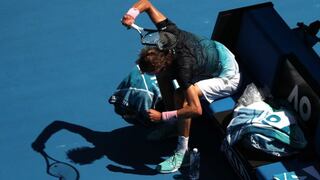 Zverev destrozó su raqueta en pleno partido ante Raonic por el Australian Open | VIDEO