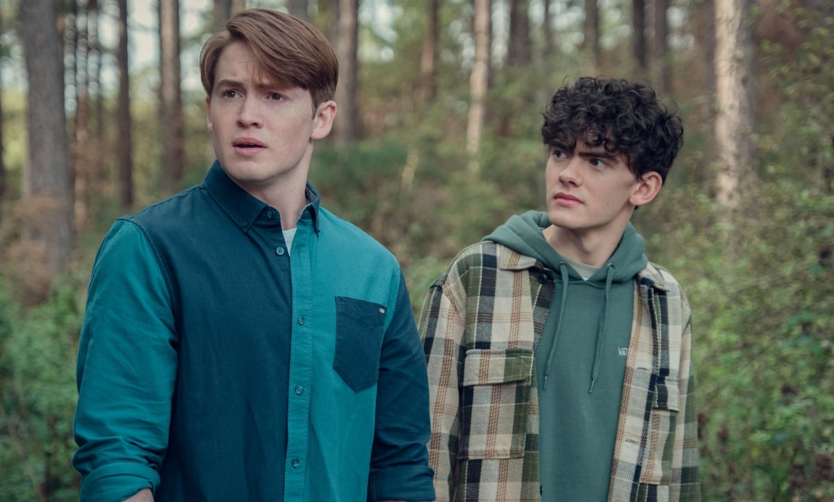 Kit Connor en escena de "Heartstopper 2" junto a John Locke.