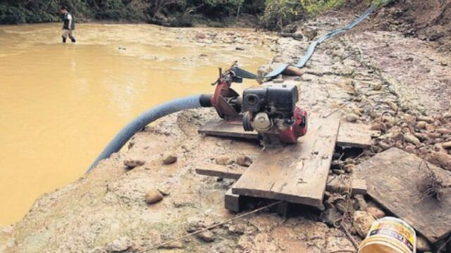 Mineros ilegales levantaron paralización tras cinco días de protesta