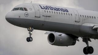 Pilotos de Lufthansa votan a favor de una posible huelga