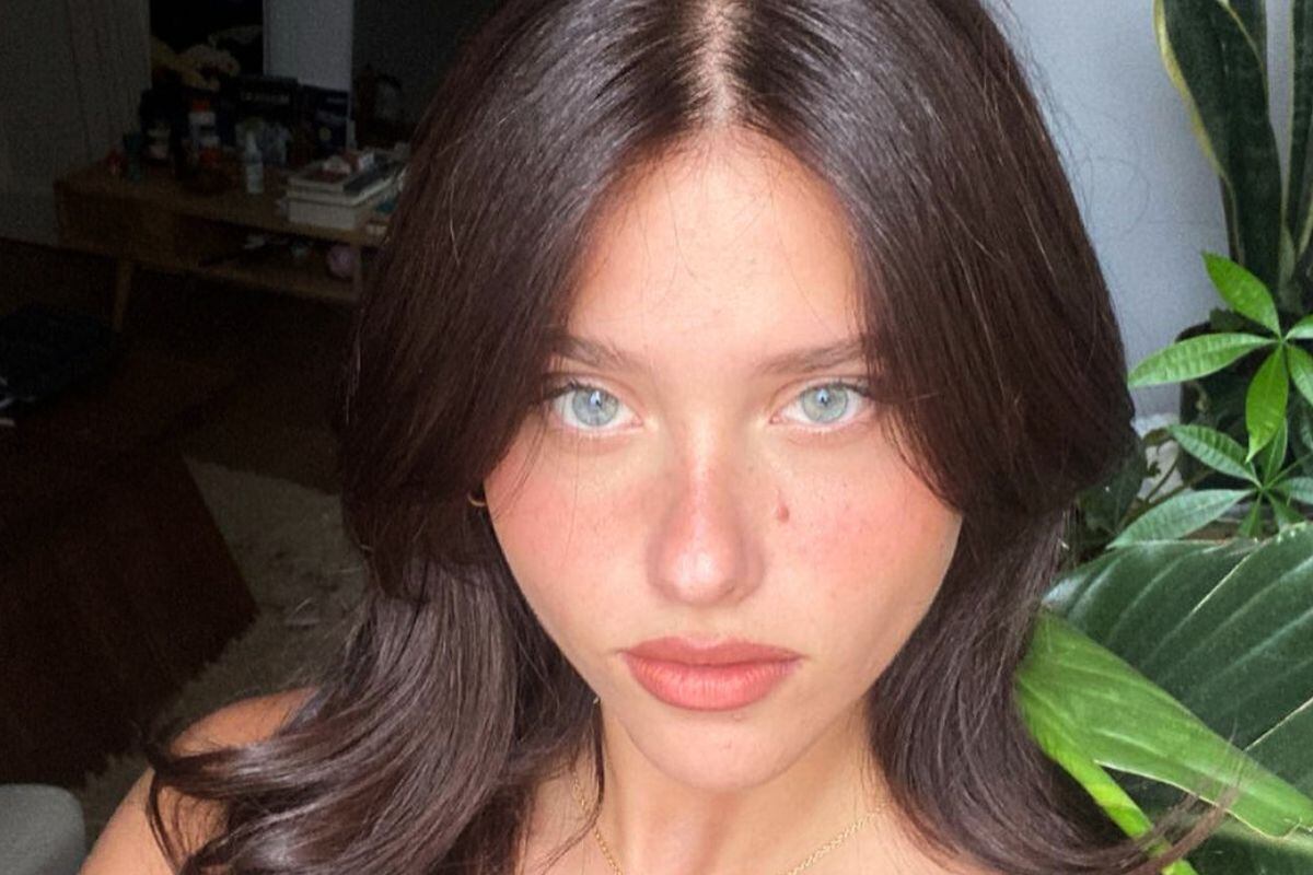 En la película española “Culpa mía”, Nicole Wallace interpreta a Noah (Foto: Amazon Studios)