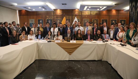 Miembros de la Asamblea Nacional de Ecuador durante una reunión en Quito el 9 de enero del 2024. (EFE).