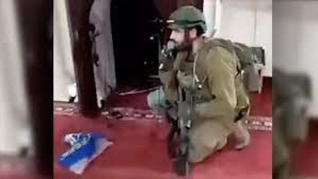 Ejército israelí suspende a soldados que entonaron canciones judías en mezquita de Yenín