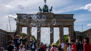 La historia de la Puerta de Brandenburgo, el monumento a la paz que ha visto demasiadas guerras | FOTOS