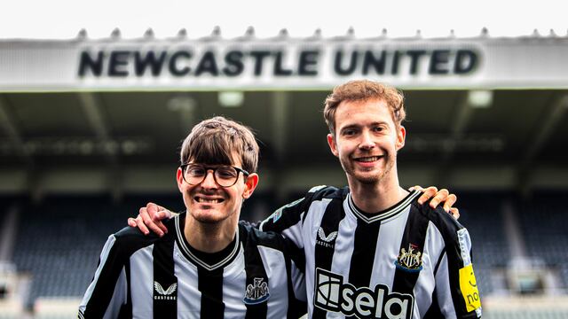 Camisetas hápticas: aficionados sordos del Newcastle United podrán sentir el sonido de su estadio