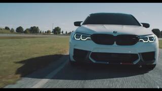 BMW demuestra que el deportivo M5 es el auto ideal para las madres ‘racing’ | VIDEO