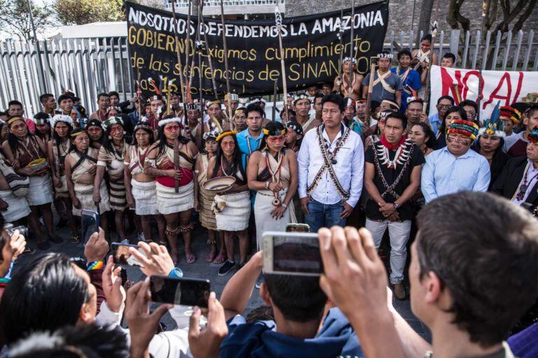 Indígenas Kichwa y Waorani en marcha por defensa de la Amazonía. Foto: Amazon Frontlines.