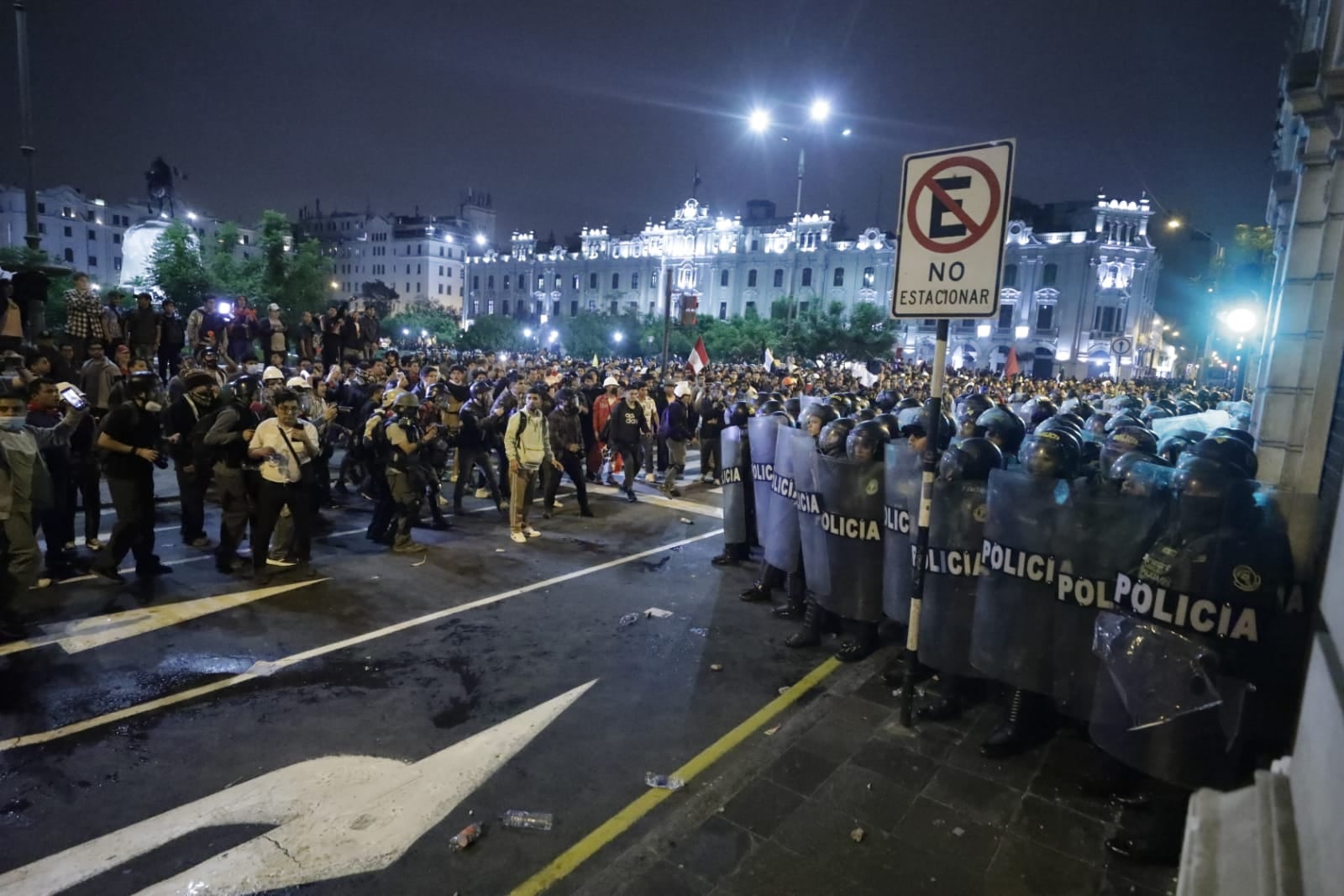 La Policía Nacional estuvo resguardando las calles de Lima durante la manifestación del último miércoles. (Foto: Julio Reaño/@Photo.gec)