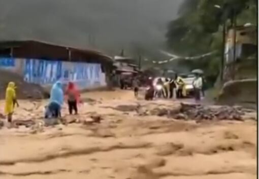Caída de huaicos paralizan tránsito en la carretera Huánuco-Tingo María. (Foto: Captura / Canal N)