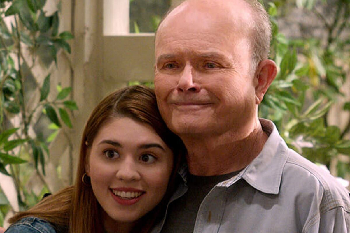 Leia Forman (Callie Haverda) regresa a casa de su abuelo Red Forman (Kurtwood Smith) en los nuevos episodios de "That '90s Show" (Foto: Netflix)