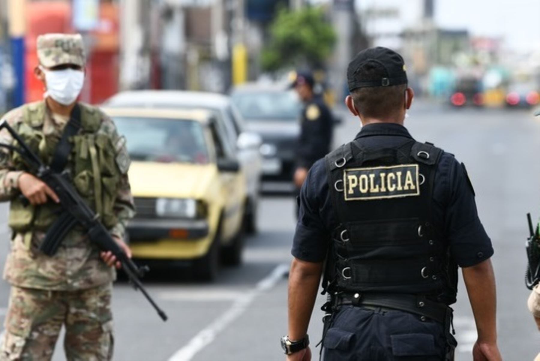 Congreso aprueba fuero para Policía y Fuerzas Armadas: justicia interna y consecuencias surrealistas