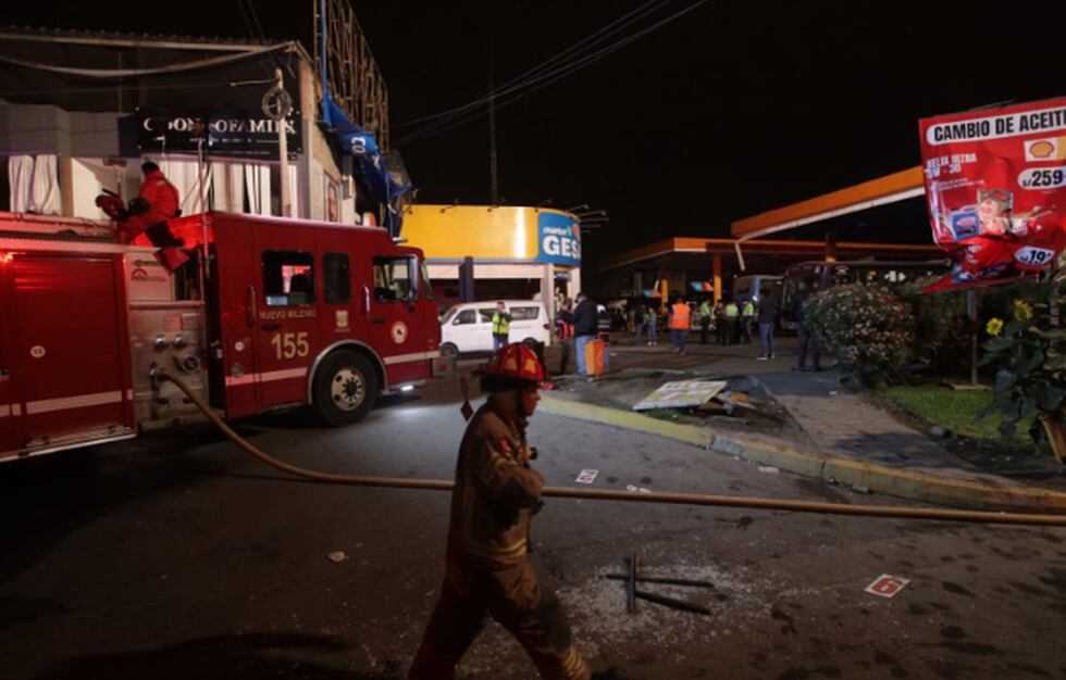 Primax indicó que la deflagración ocurrió en una planta de compresión de gas natural contigua al grifo. (Foto: Anthony Niño de Guzmán / El Comercio)