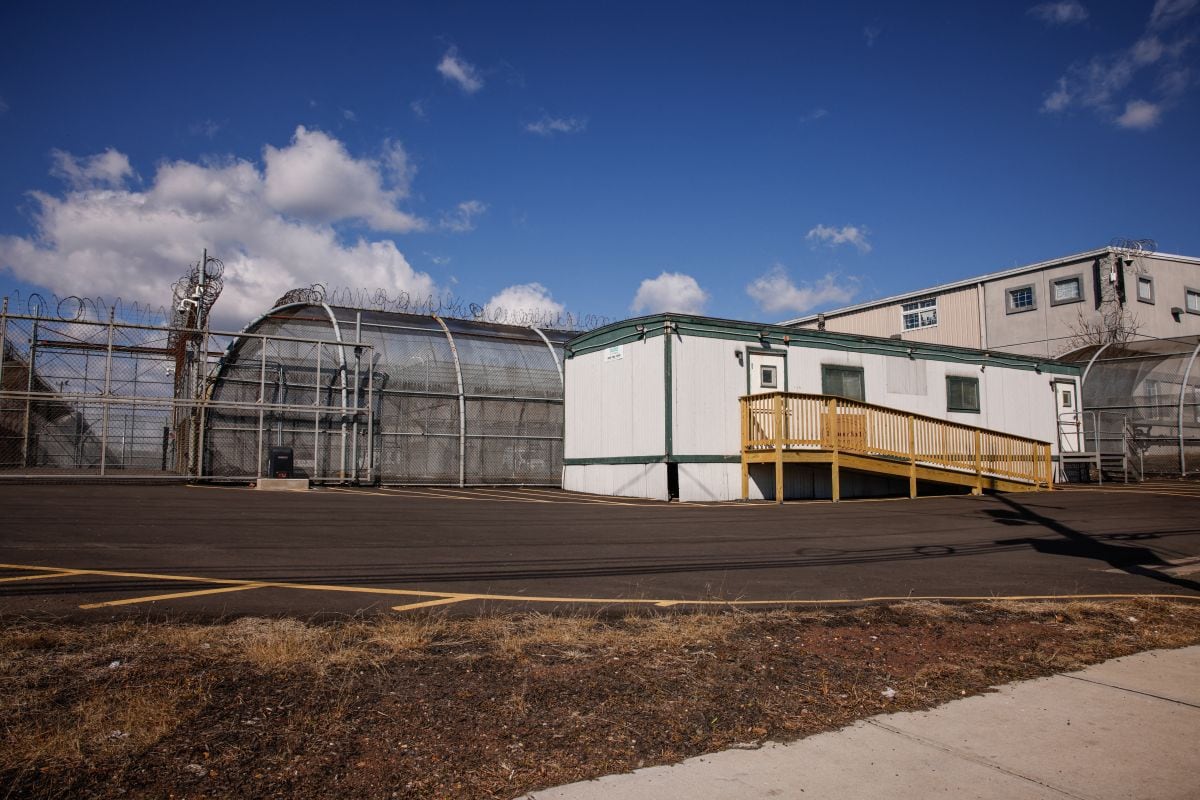 Una imagen externa del Delaney Hall en Newark. (Foto: AFP)