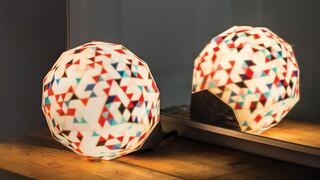 La Dazzle Lamp te permite personalizar la lámpara con tus fotos