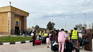 Se reanudan las evacuaciones desde la Franja de Gaza a Egipto a través de Rafah